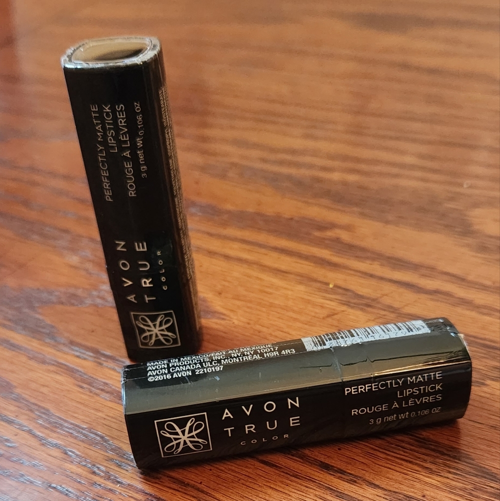 Avon True Color Perfectly Matte Lipstick